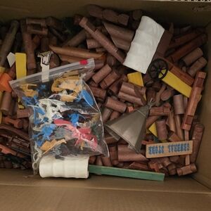 Classic Wooden Building Set with Accessories Lincoln Logs